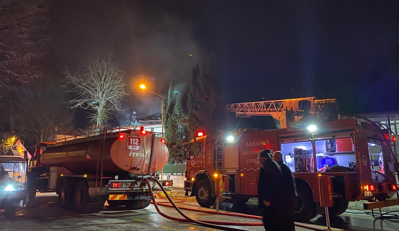 İki katlı ev alevlere teslim oldu