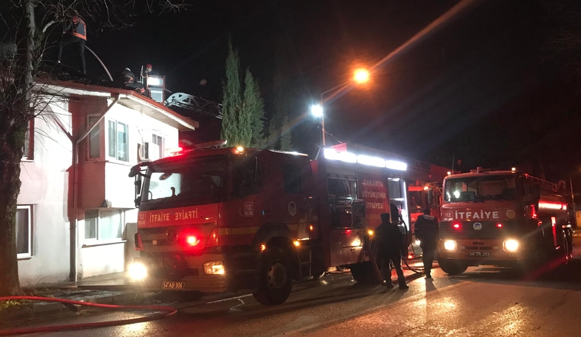 İki katlı ev alevlere teslim oldu
