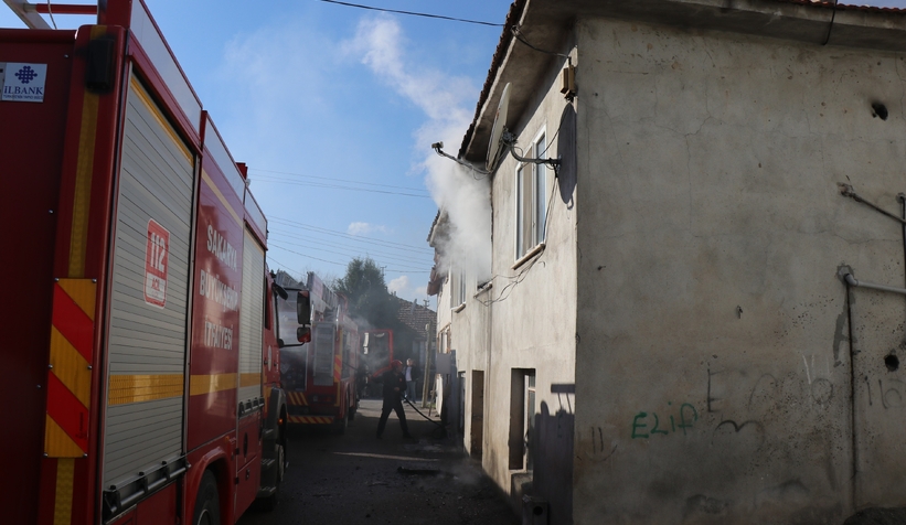 İki katlı evde yangın çıktı