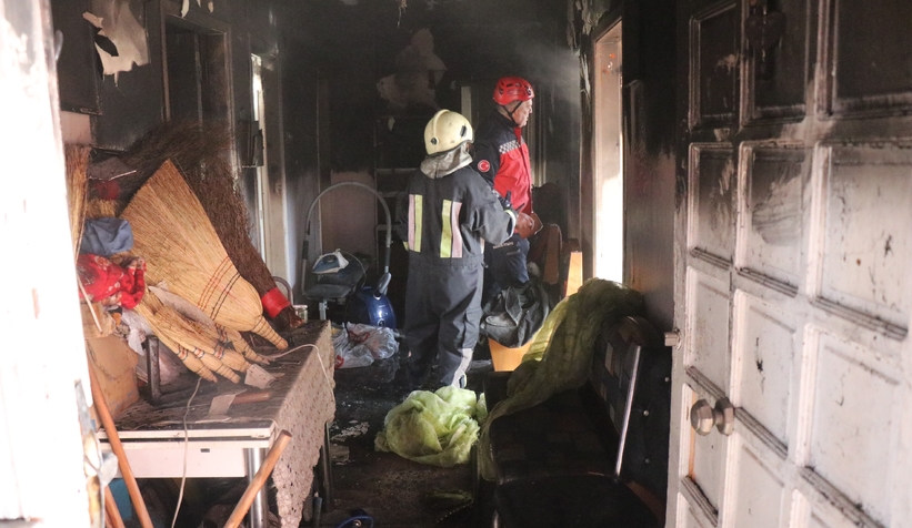 İki katlı evde yangın çıktı