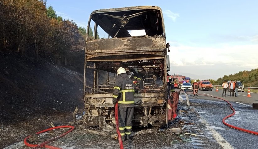 iki katlı yolcu otobüsü alev alev yandı