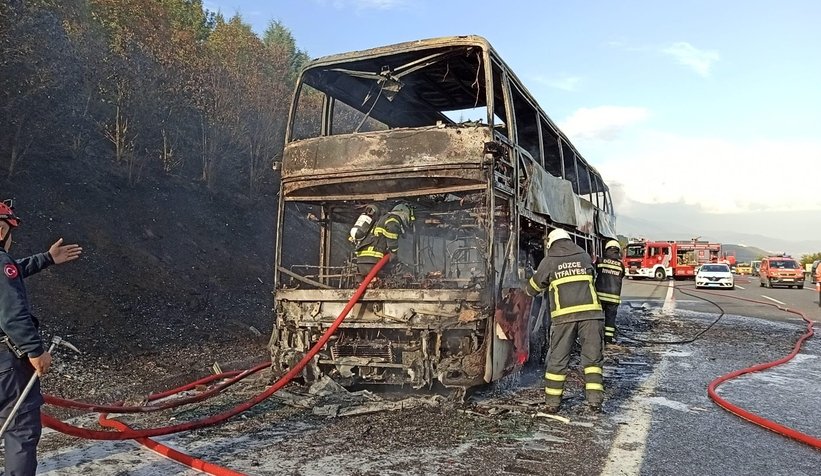 iki katlı yolcu otobüsü alev alev yandı