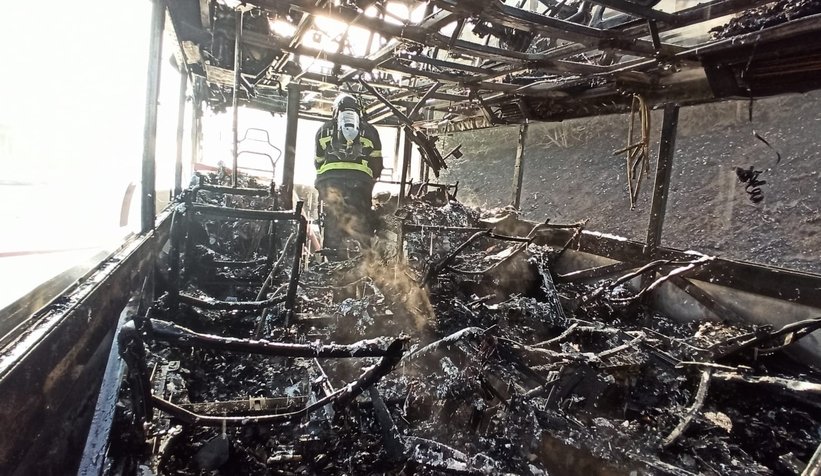 iki katlı yolcu otobüsü alev alev yandı