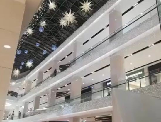 İki kişiyi vurup kendini AVM'ye kilitledi