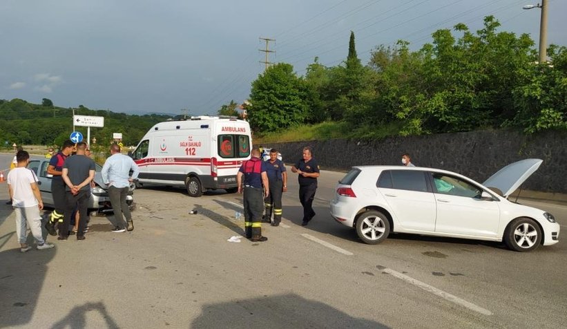 İki otomobil çarpıştı: 3 yaralı