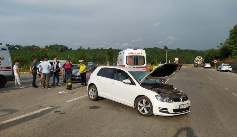 İki otomobil çarpıştı: 3 yaralı