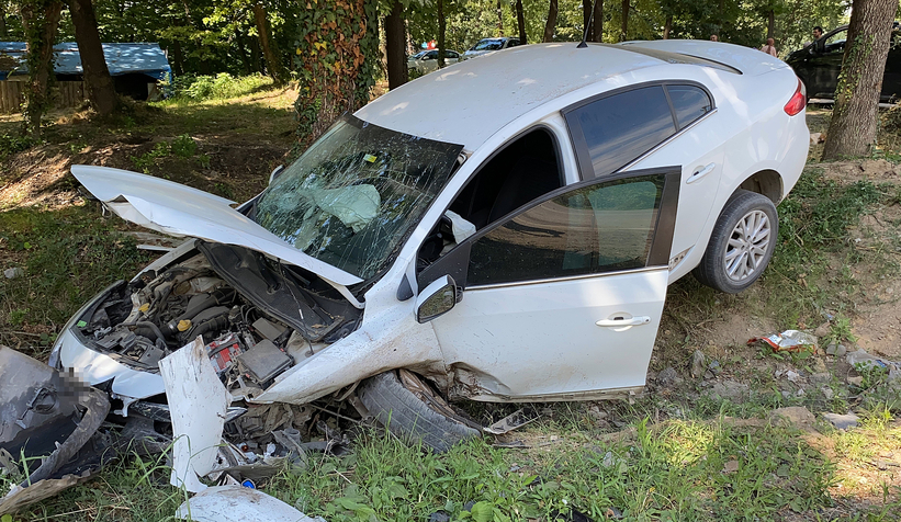 İki otomobil kafa kafaya çarpıştı: 2 yaralı