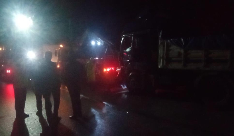 İki tır çarpıştı, D-650 kilitlendi