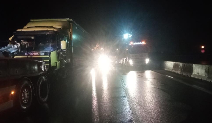 İki tır çarpıştı, D-650 kilitlendi