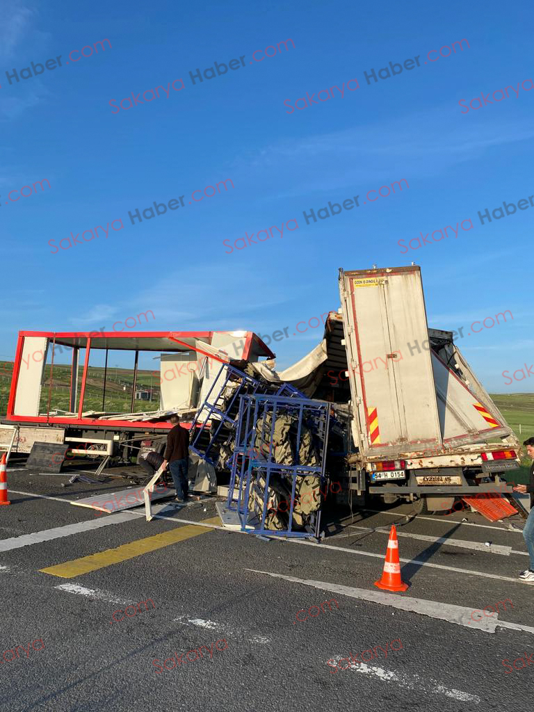 İki tır çarpıştı: Sakaryalı sürücü öldü