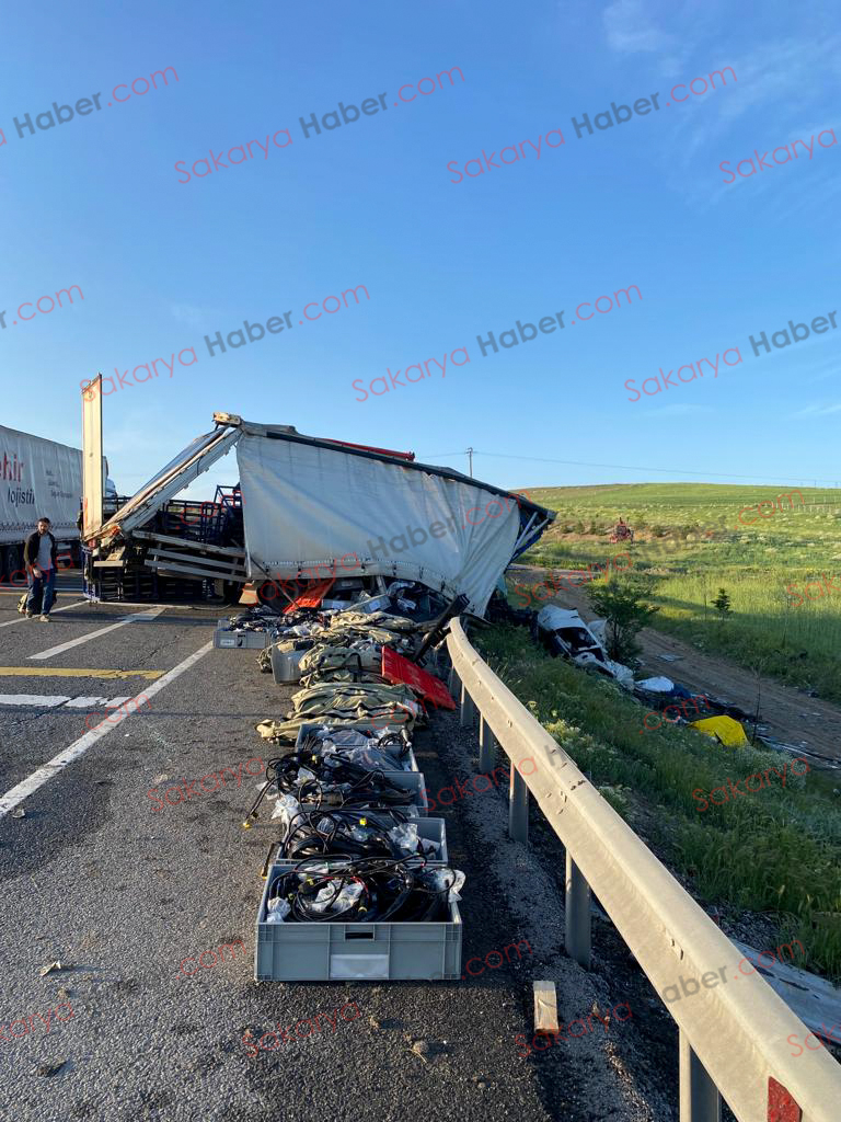 İki tır çarpıştı: Sakaryalı sürücü öldü
