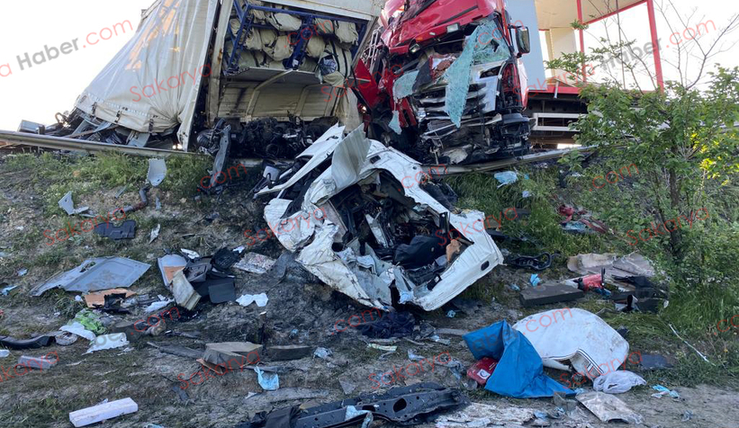 İki tır çarpıştı: Sakaryalı sürücü öldü