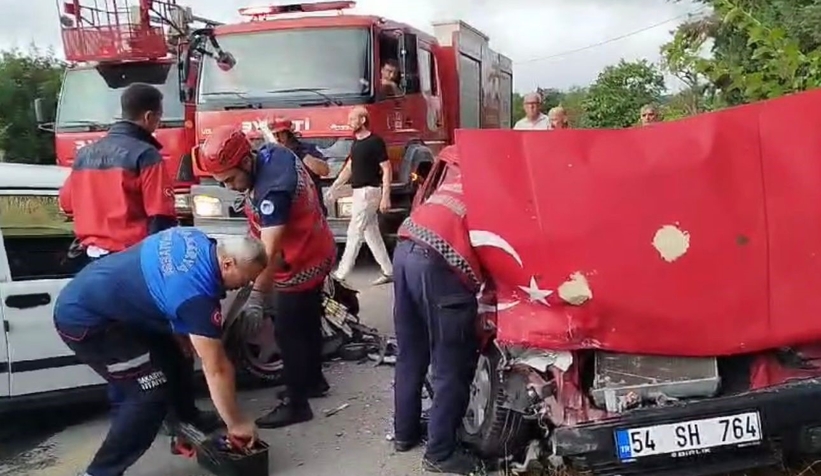 İki Tofaş kafa kafaya çarpıştı: 3 yaralı
