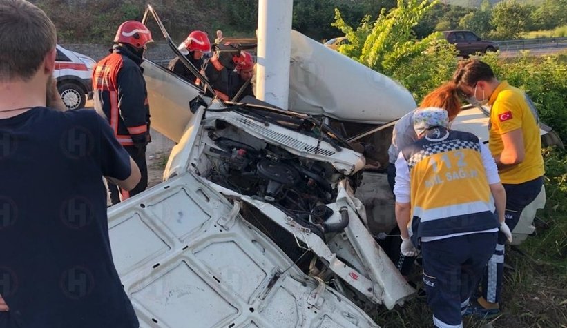 İkiye bölünen otomobilde 27 yaşındaki Emre öldü