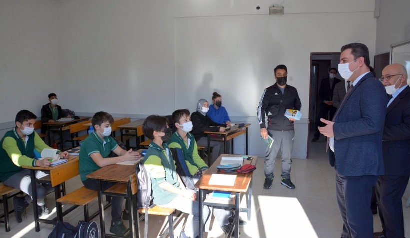 İl Milli Eğitim Müdürü Akyazı'da okullardan inceleme yaptı