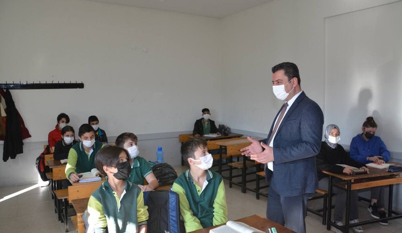 İl Milli Eğitim Müdürü Akyazı'da okullardan inceleme yaptı