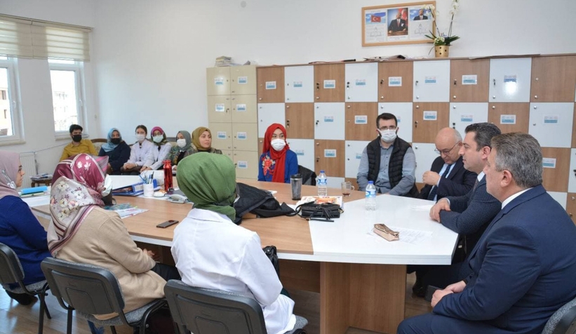 İl Milli Eğitim Müdürü Akyazı'da okullardan inceleme yaptı