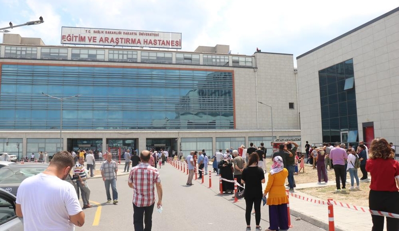 İlaçlarını alamadığını iddia ederek hastane çatısına çıktı