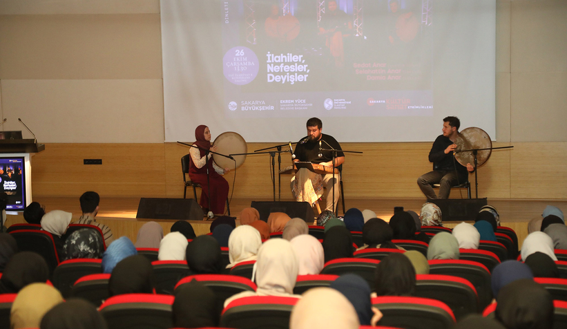 İlahiler ve deyişler mest etti