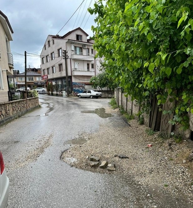 ilce-merkezinde-yollar-icler-acisit3netnfwdg