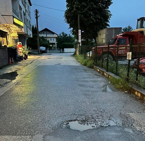 ilce-merkezinde-yollar-icler-acisit3netnfwdg
