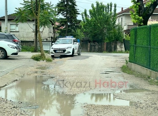 ilce-merkezinde-yollar-icler-acisit3netnfwdg