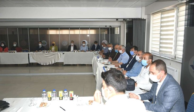 İlçe müdürleriyle değerlendirme toplantısı