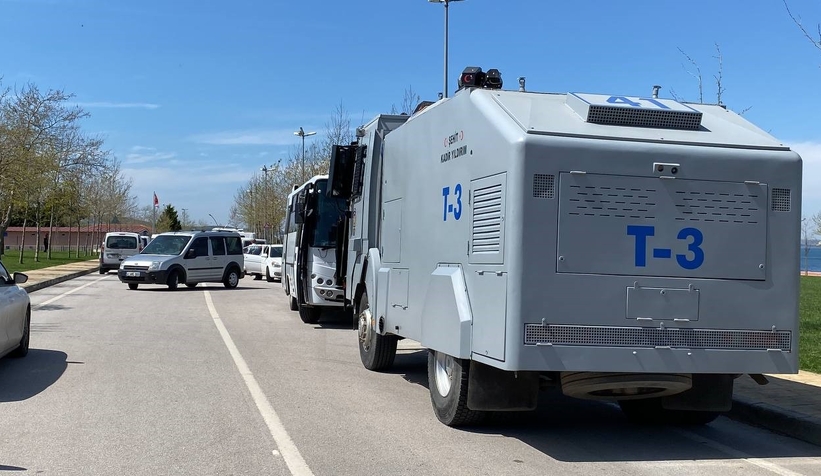 İlçede yine tansiyon yükseldi: Çevik kuvvet nöbette