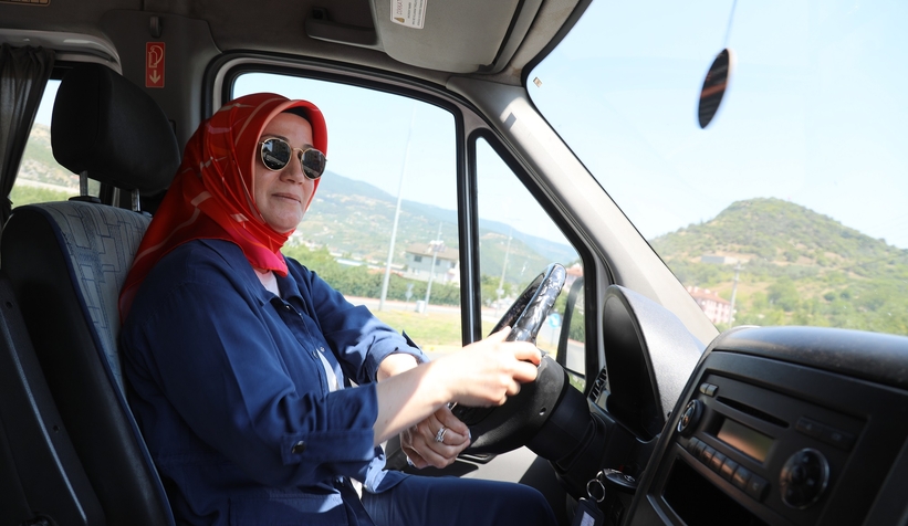 ilcenin-ilk-kadin-belediye-otobus-soforu-olduz0m5zve3mj