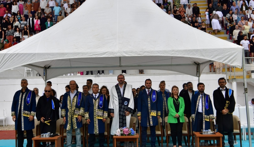İletişim Fakültesi'nde mezuniyet heyecanı