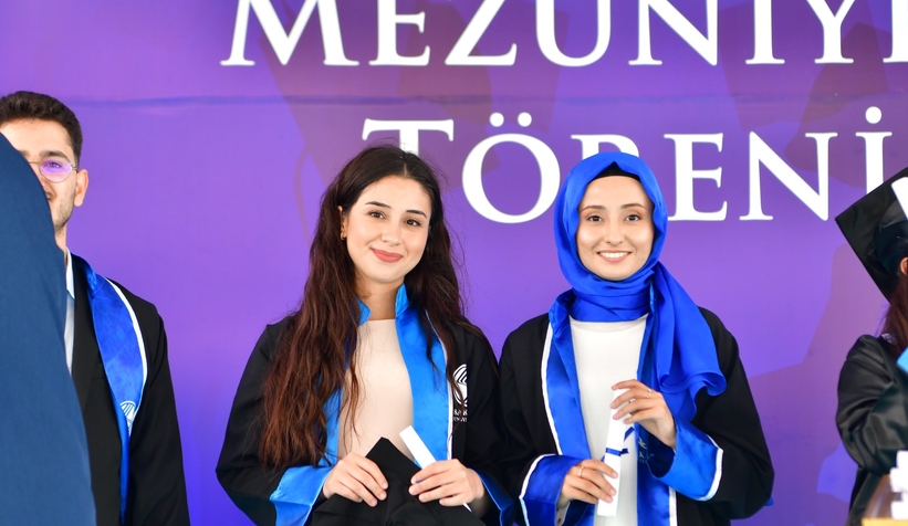 İletişim Fakültesi'nde mezuniyet heyecanı