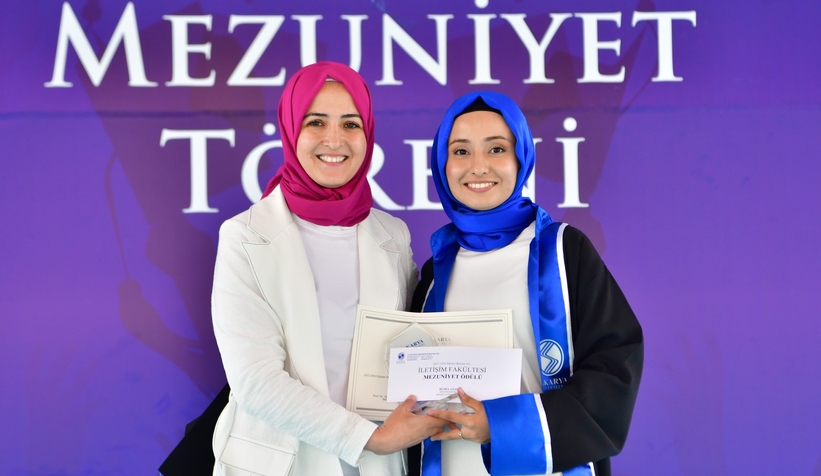 İletişim Fakültesi'nde mezuniyet heyecanı