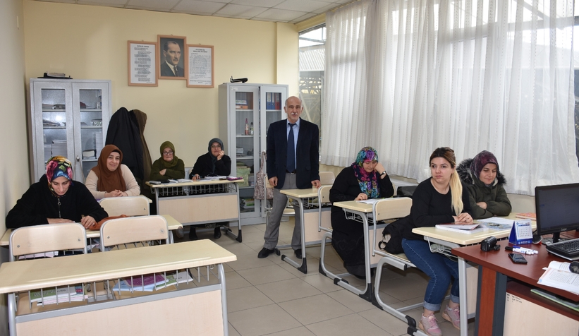 İlk defa okuma yazma öğreniyorlar