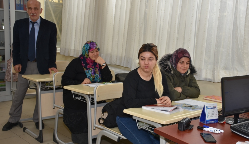 İlk defa okuma yazma öğreniyorlar