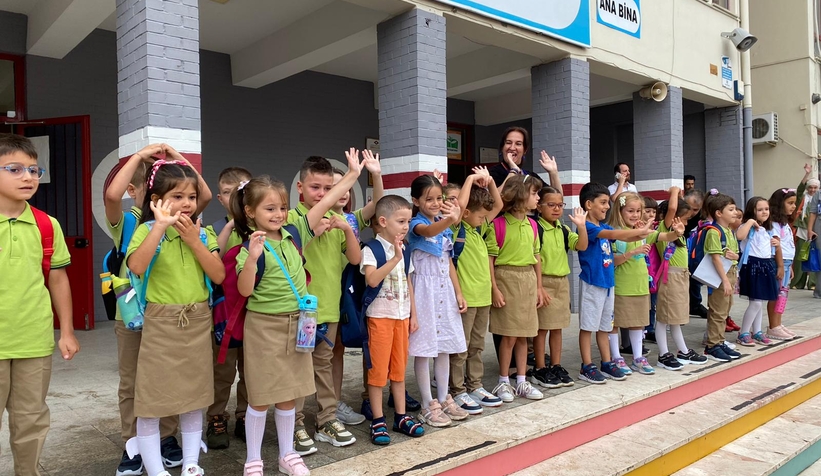 İlk ders zili çaldı: Minikler okulla tanıştı