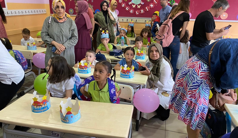 İlk ders zili çaldı: Minikler okulla tanıştı