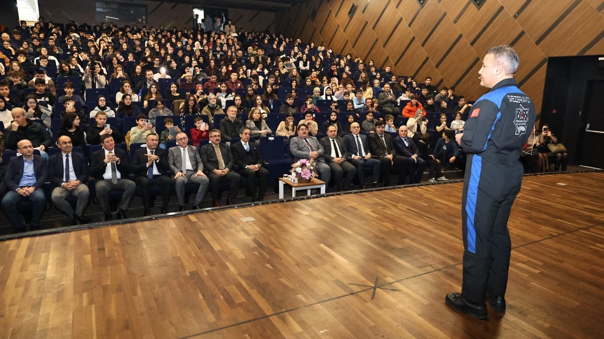 İlk Türk Astronot Alper Gezeravcı Sakarya'da