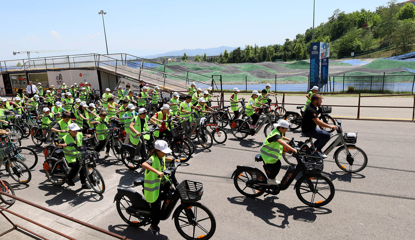 ilkokul-ogrencileri-pedallari-filistinli-cocuklar-icin-cevirdin0dcyxluvn