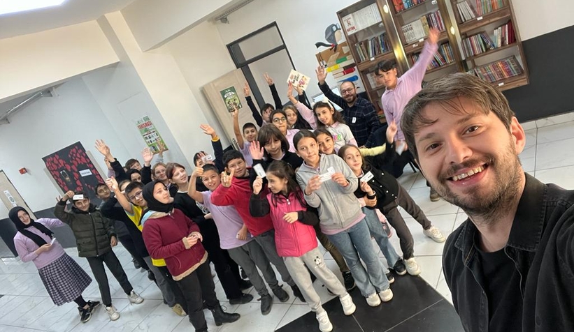 İnönü Ortaokulu'nda öğrenciler için kitaplıklar yapıldı