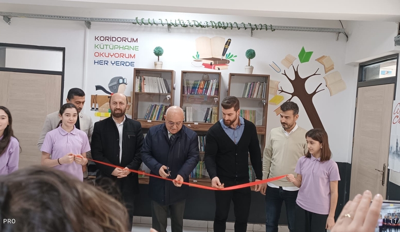 İnönü Ortaokulu'nda öğrenciler için kitaplıklar yapıldı