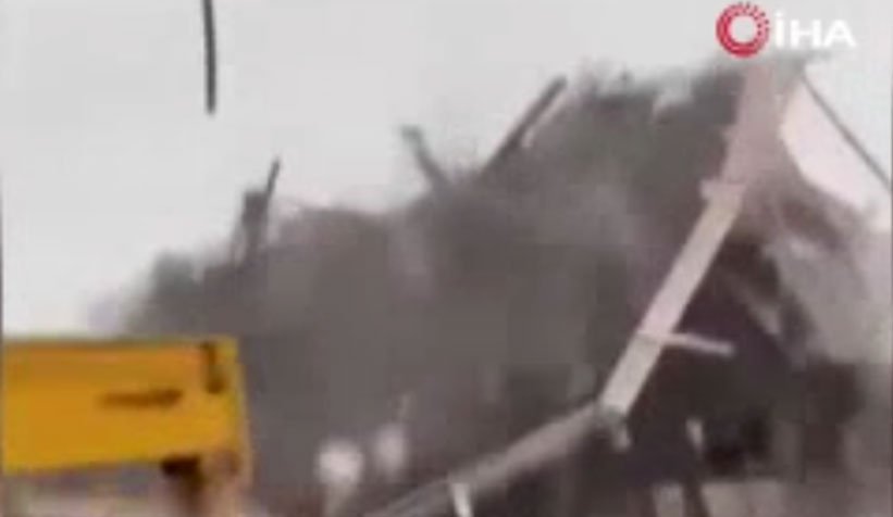 İnşaat halindeki bina böyle çöktü