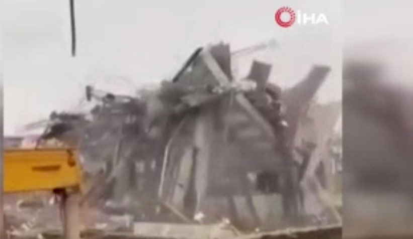 İnşaat halindeki bina böyle çöktü