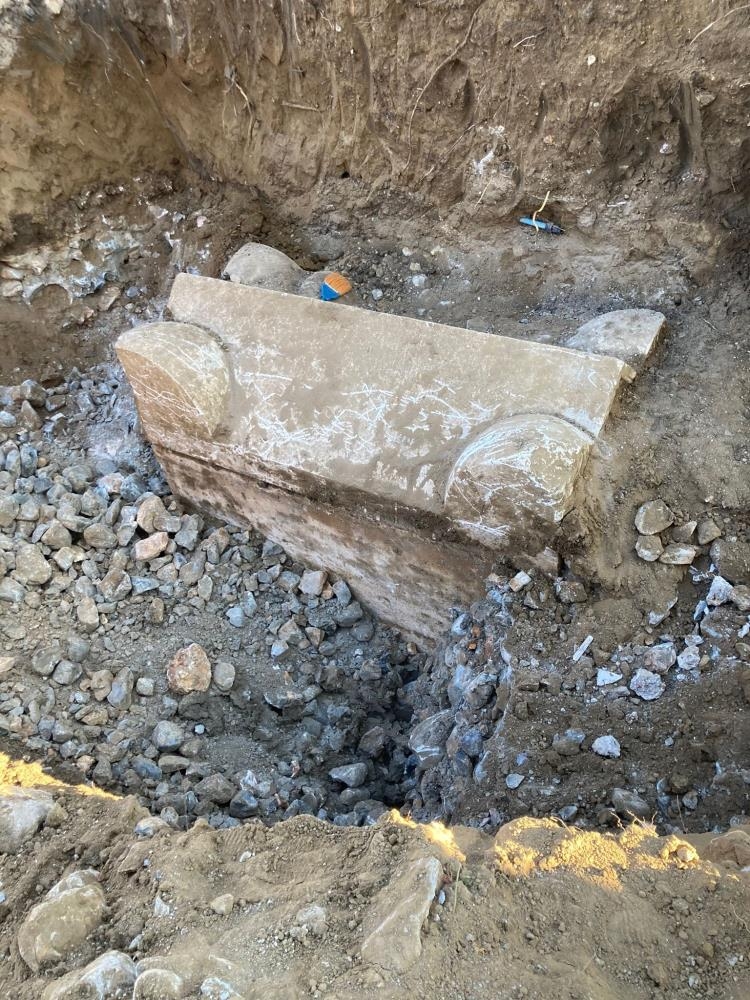 İnşaat kazısında Roma dönemine ait lahit bulundu