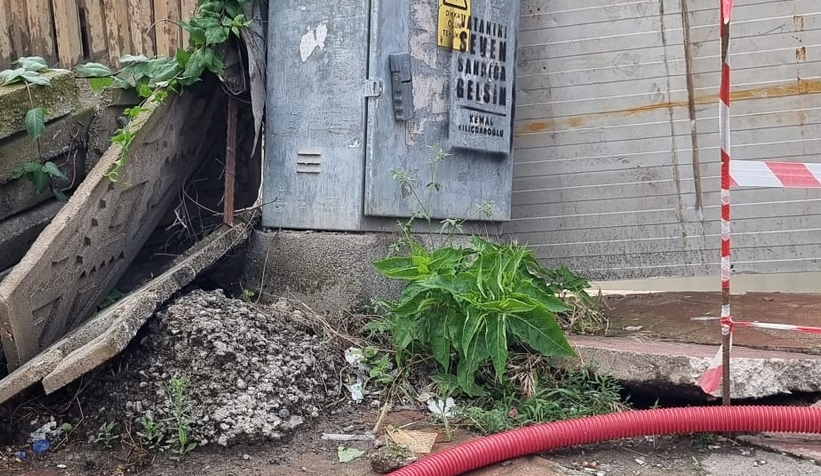 İnşaat temeli kazıldı, kaldırım çöktü