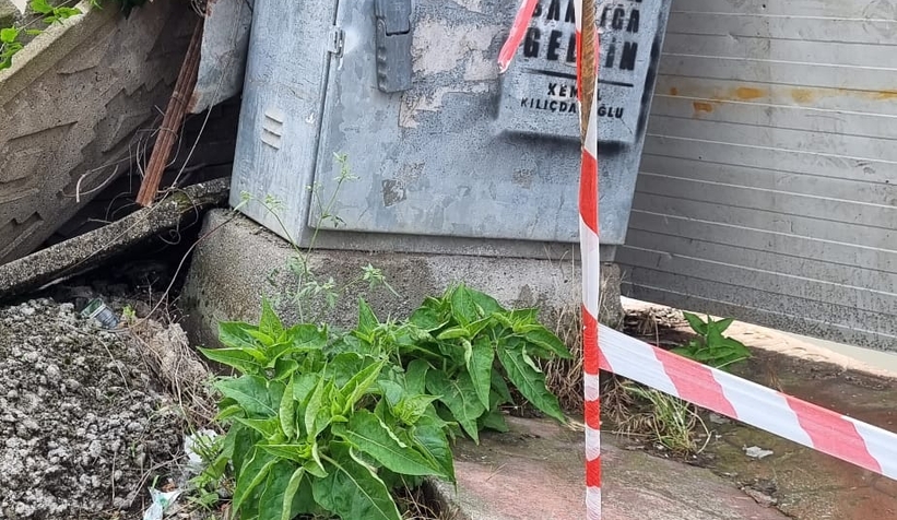 İnşaat temeli kazıldı, kaldırım çöktü