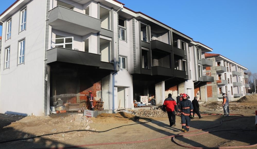 İnşaatı süren binada yangın