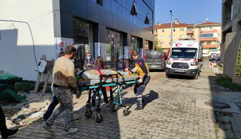 İnşaatta iskele kırıldı: 2 yaralı