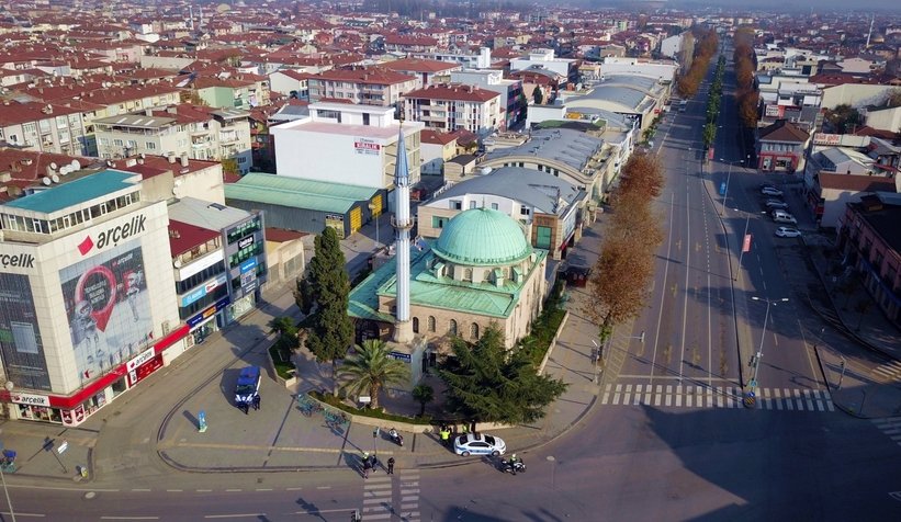 İnsanların boşalttığı şehri doğa süsledi