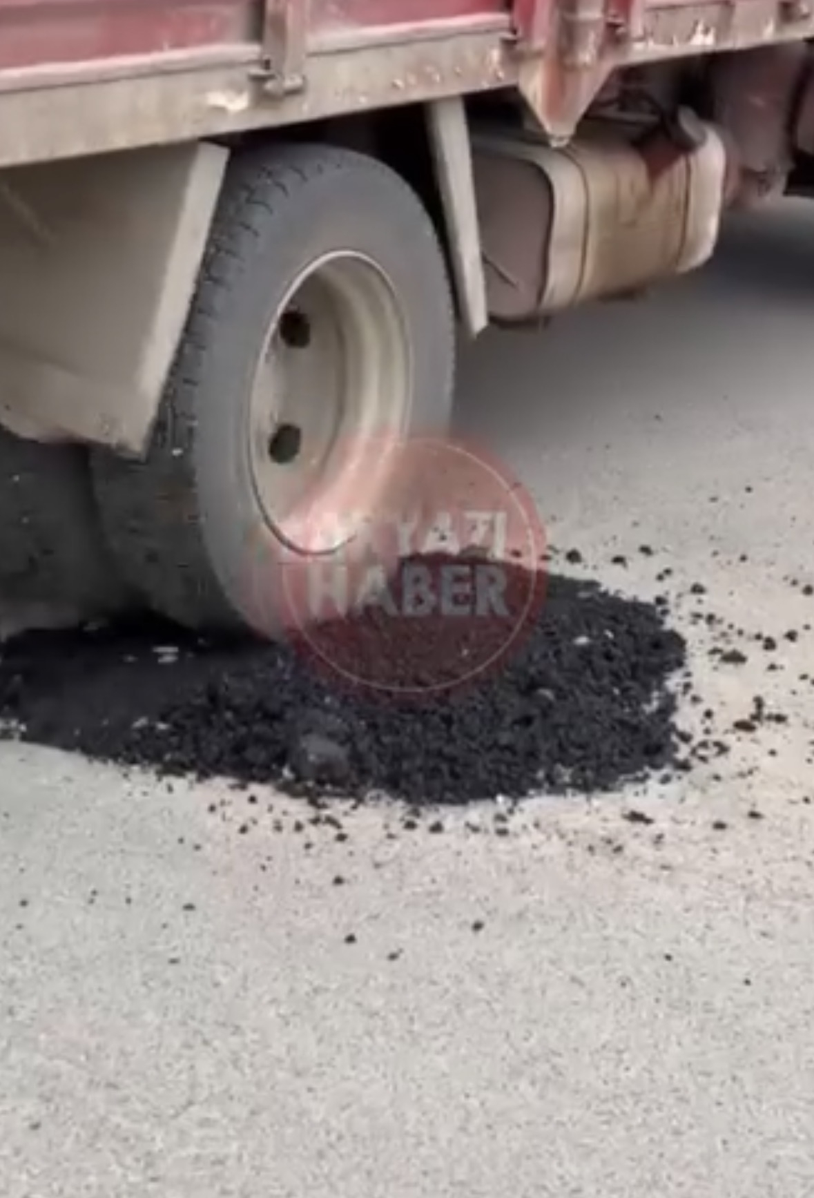 İnternet ekipleri asfalt ezen küçük makinayla Akyazı’yı tanıştırdı 