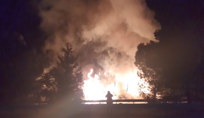 İplik yüklü dorse alevlere teslim oldu